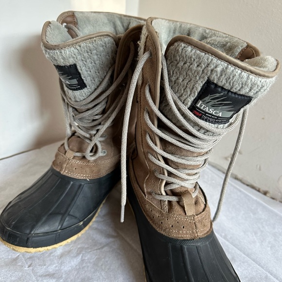 Gorgeous like new winter lace up boot. - Picture 2 of 10